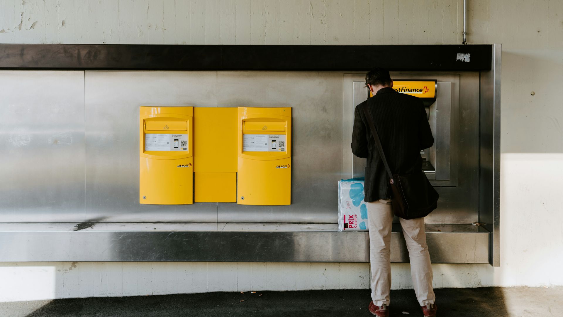 An image of a customer at an ATM.